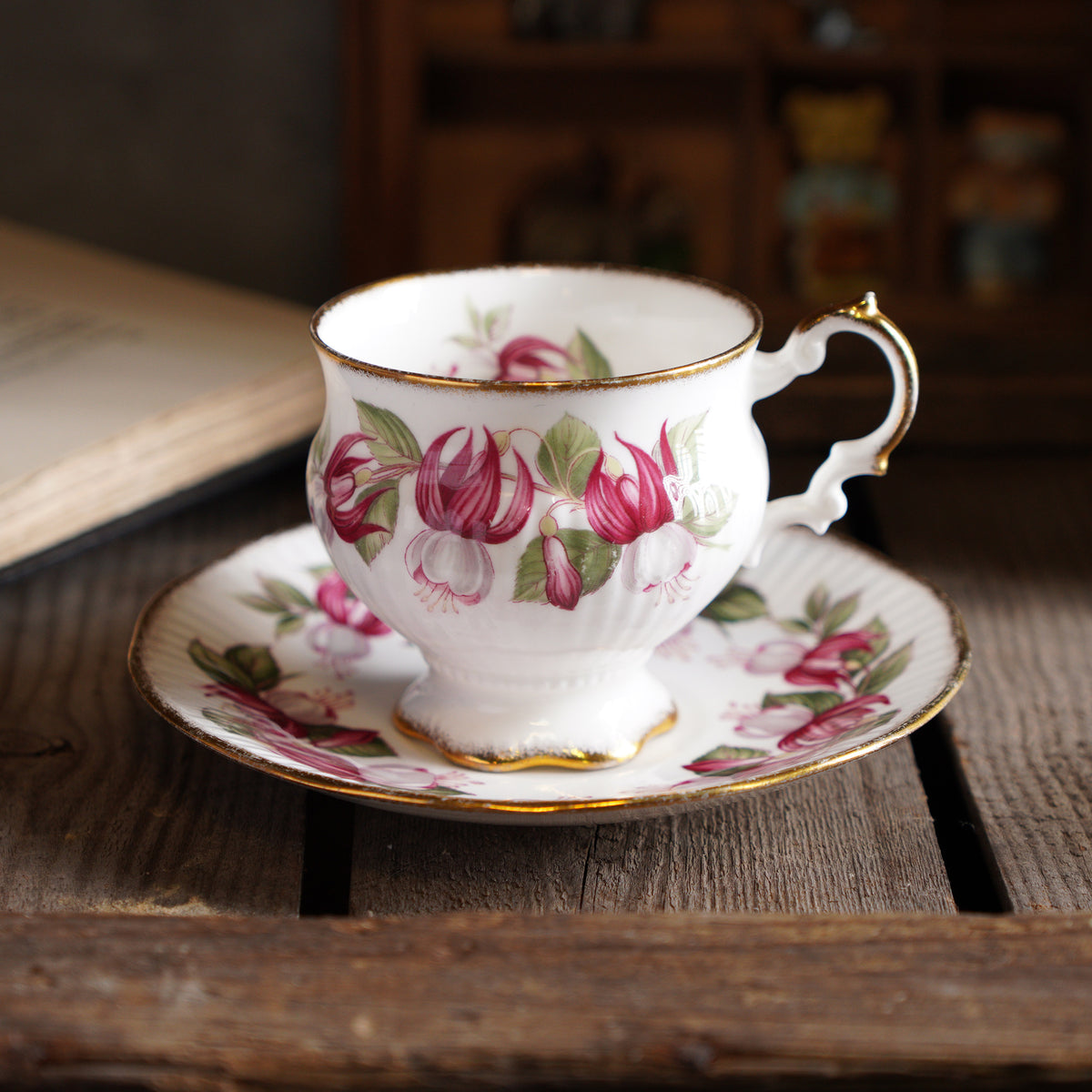 英國Elizabethan"吊鐘花"手工描金細骨瓷杯組