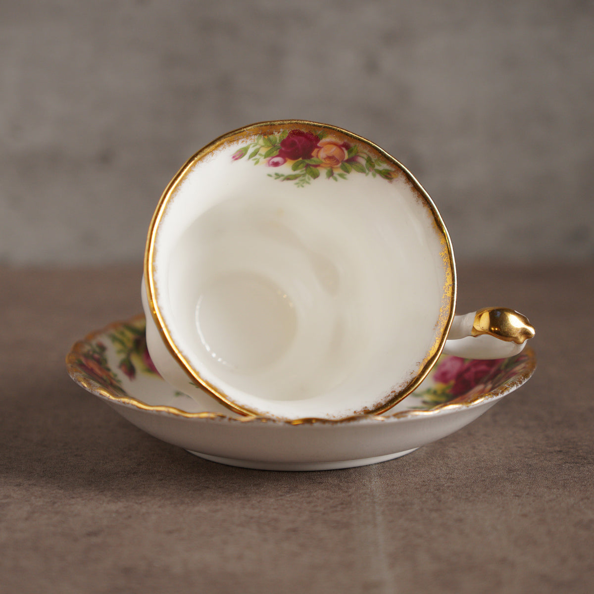 1960英國Royal Albert "鄉村玫瑰"22K金骨瓷杯組