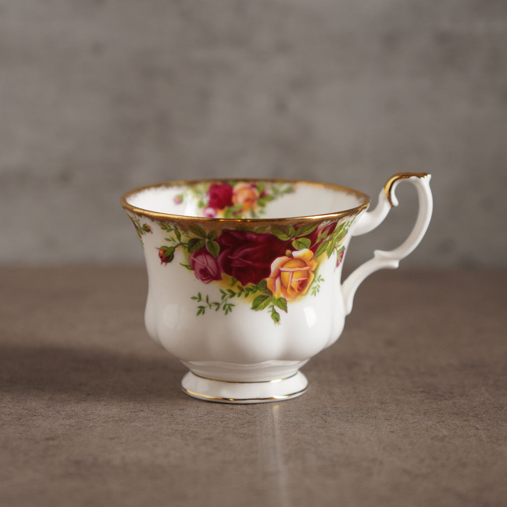 1960英國Royal Albert "鄉村玫瑰"22K金骨瓷杯組