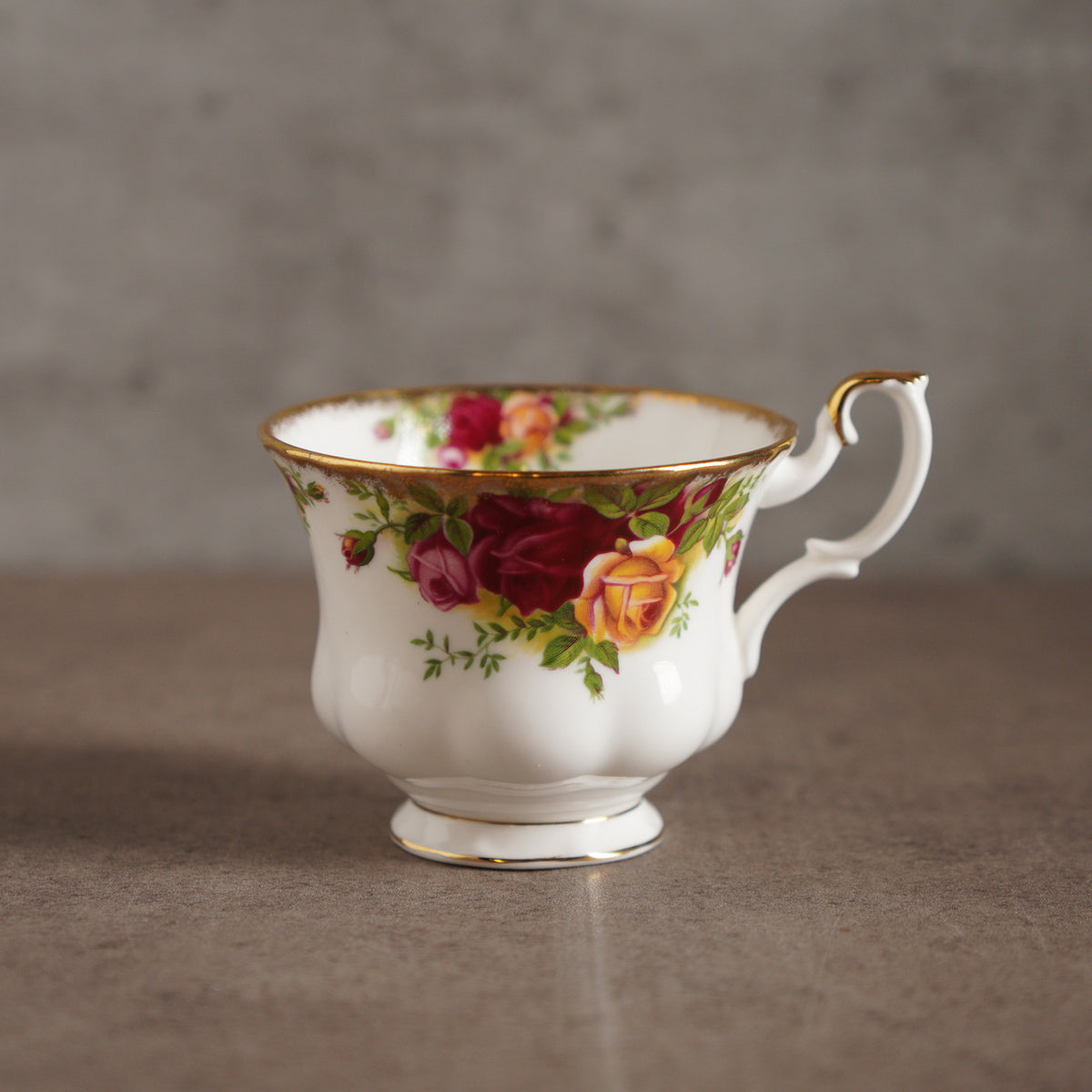 1960英國Royal Albert "鄉村玫瑰"22K金骨瓷杯組