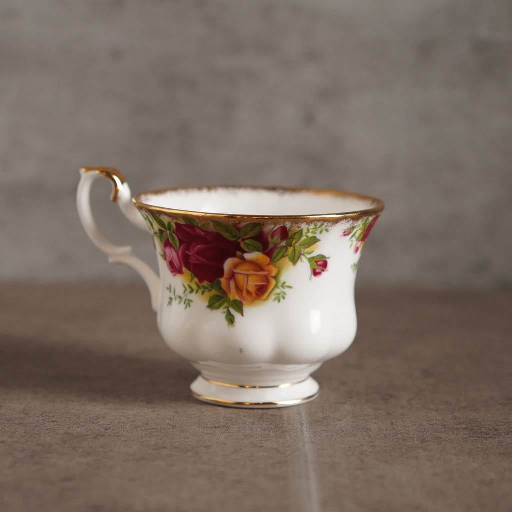 1960英國Royal Albert "鄉村玫瑰"22K金骨瓷杯組