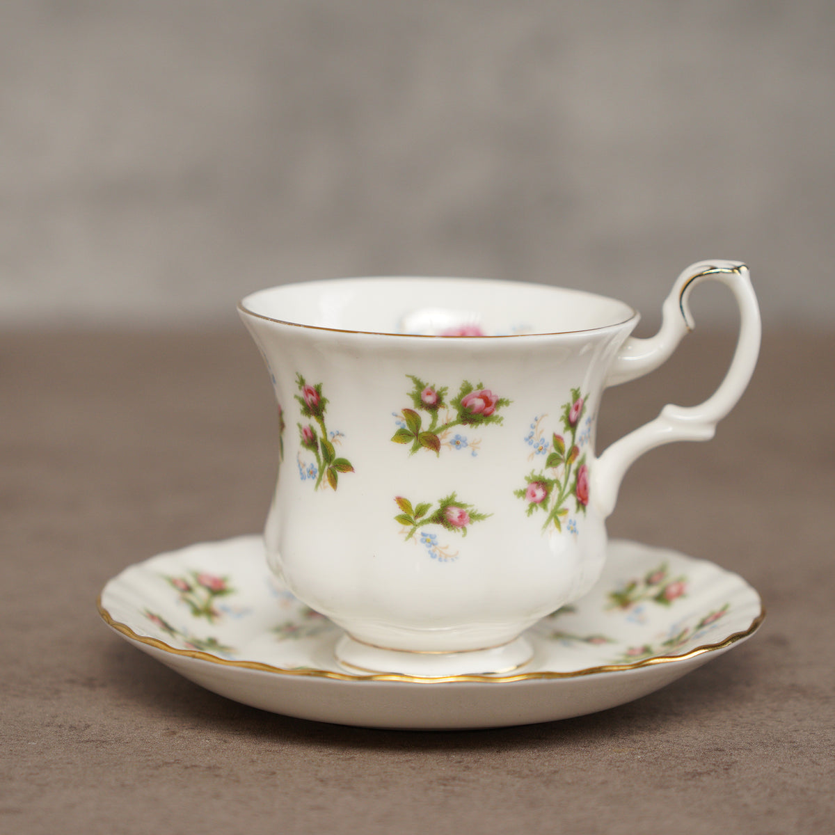 英國Royal Albert “Winsome”系列22k金骨瓷茶杯組