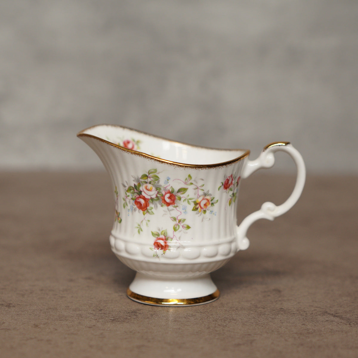 1960英國Elizabethan小玫瑰細骨瓷奶壺套組