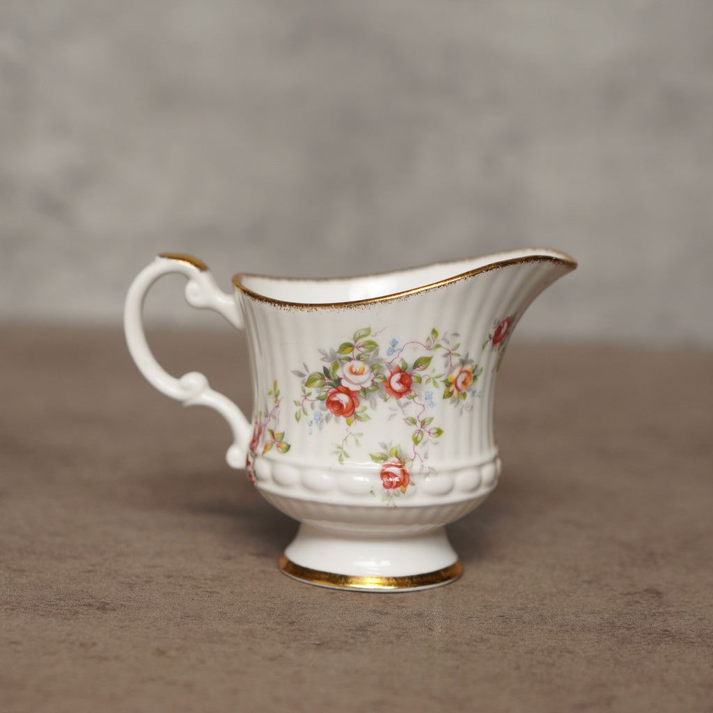 1960英國Elizabethan小玫瑰細骨瓷奶壺套組
