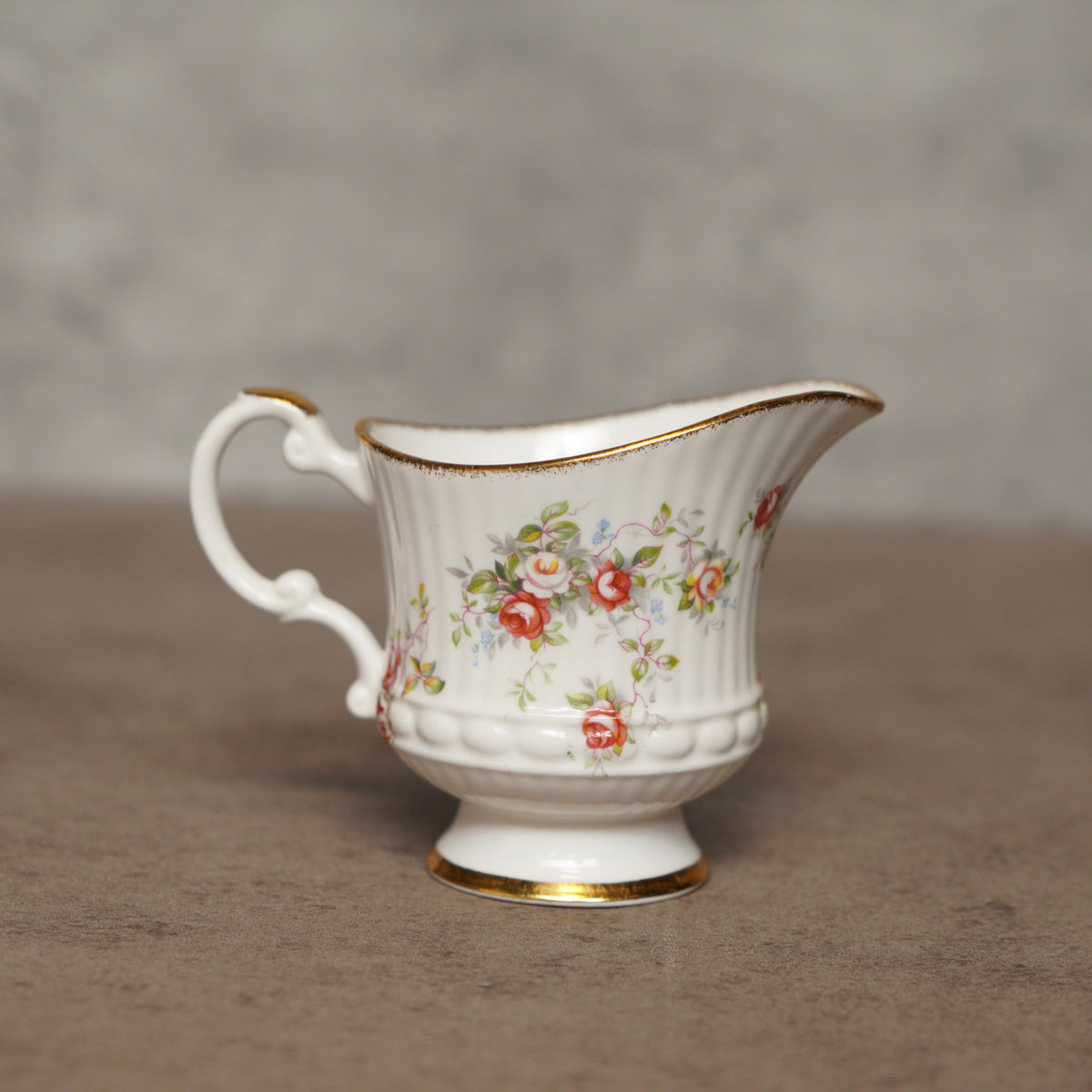 1960英國Elizabethan小玫瑰細骨瓷奶壺套組