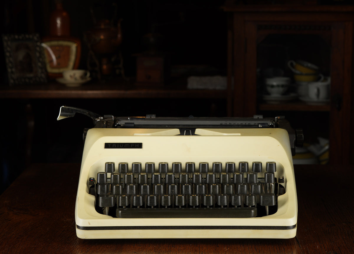 1970德國Triumph Gabriele 25攜帶型打字機