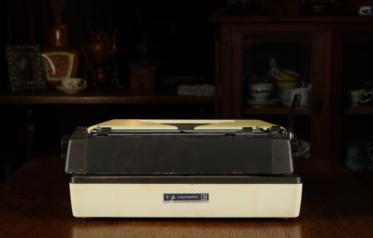 1970德國Triumph Gabriele 25攜帶型打字機