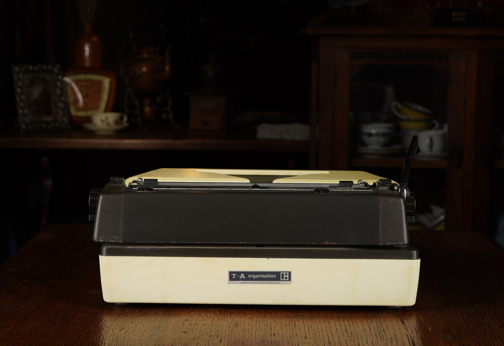 1970德國Triumph Gabriele 25攜帶型打字機