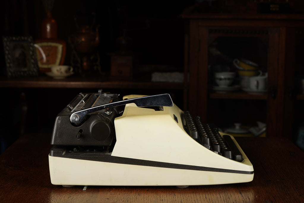 1970德國Triumph Gabriele 25攜帶型打字機