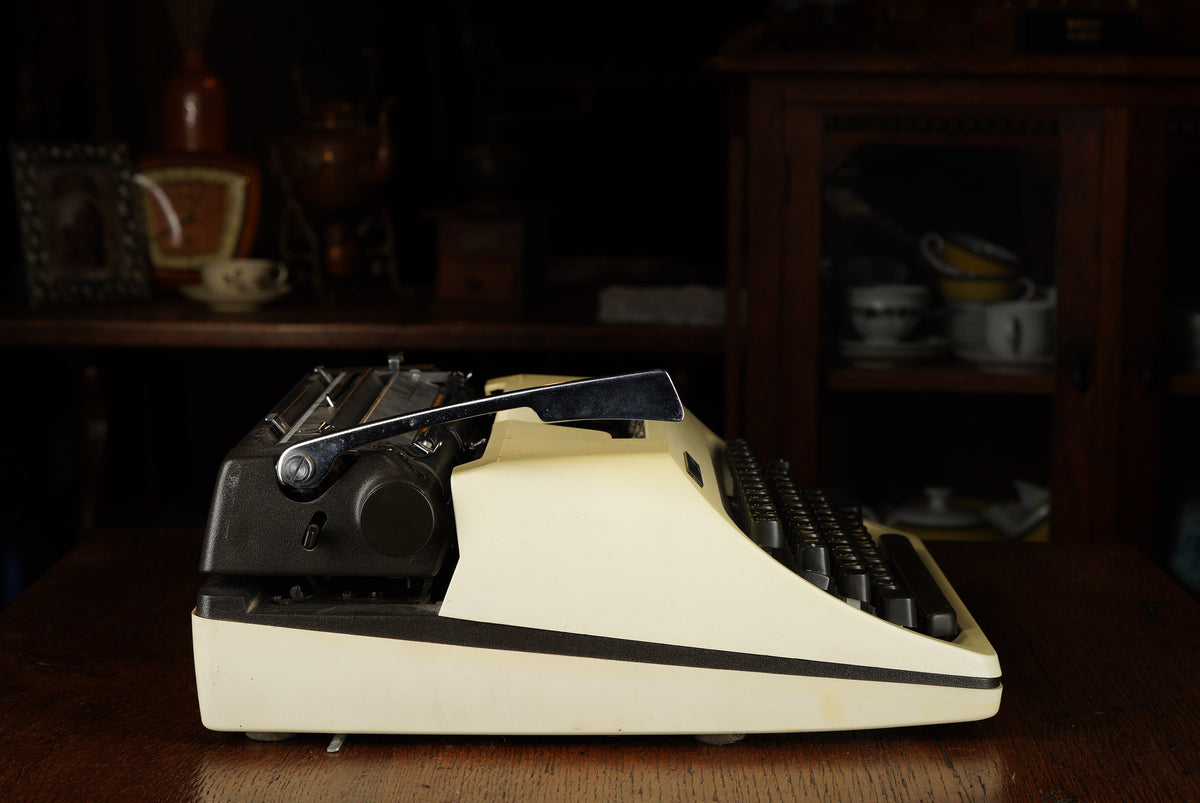1970德國Triumph Gabriele 25攜帶型打字機