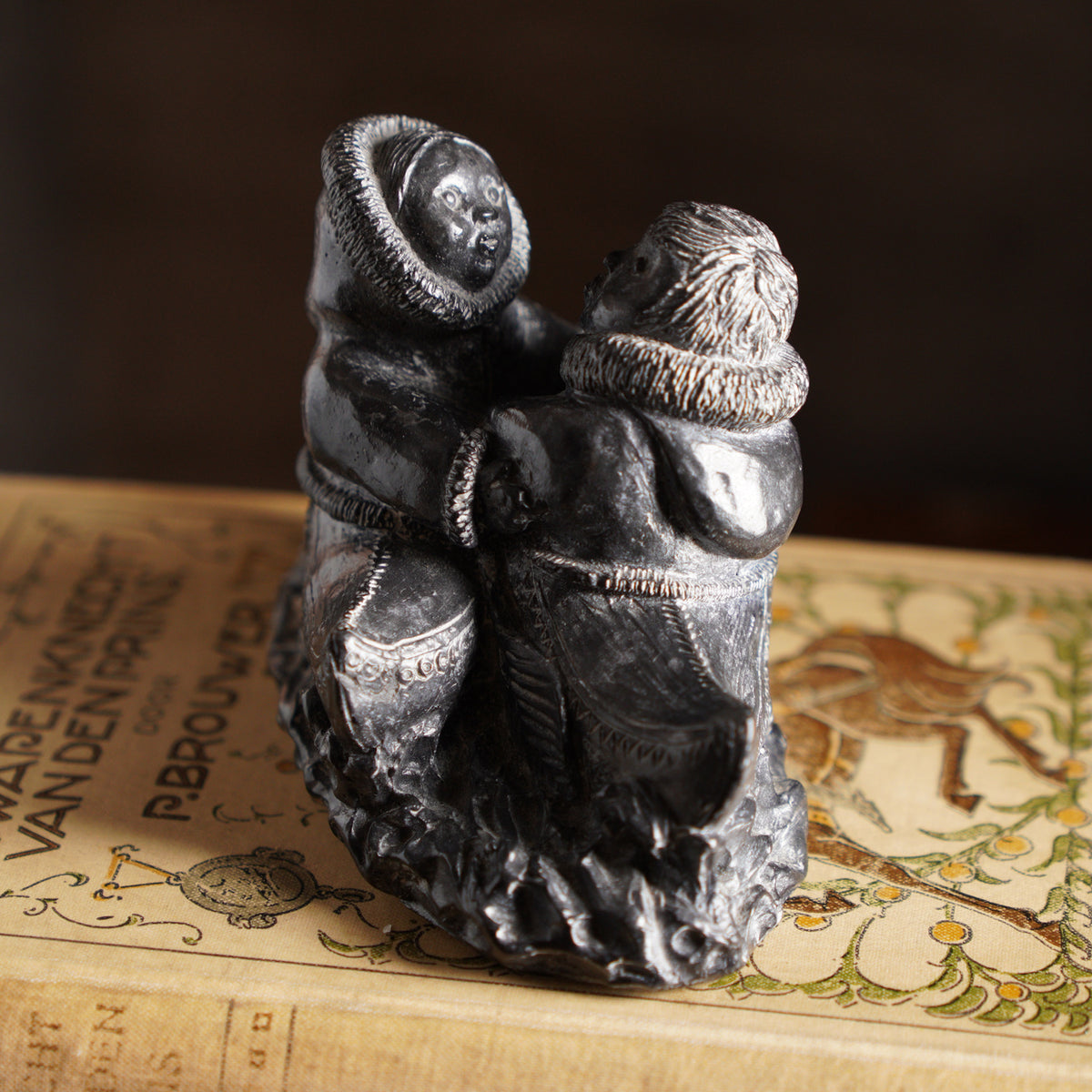 加拿大The Wolf Sculptures"因紐特兒童"手工擺飾