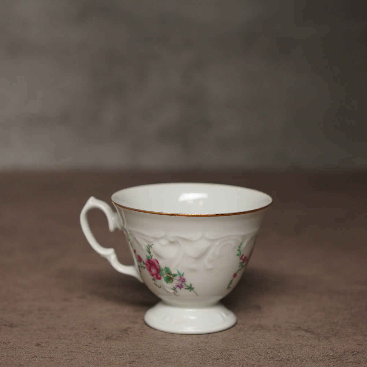波蘭Wawel小玫瑰描金浮雕茶杯/咖啡杯組