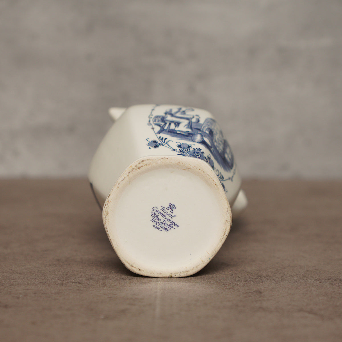 荷蘭Royal Goedewaagen"僧侶圖"半手繪水罐