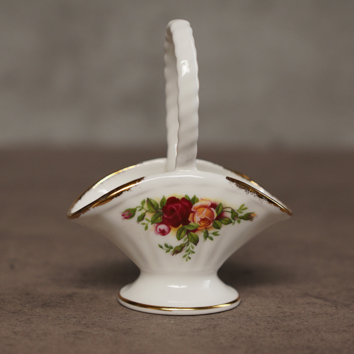 1980英國Royal Albert"鄉村玫瑰'骨瓷小提籃