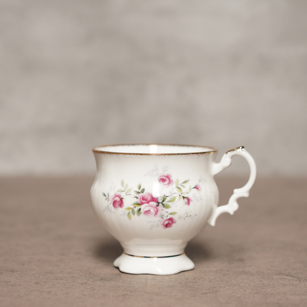 英國Elizabethan雙色玫瑰細骨瓷手工噴金杯組