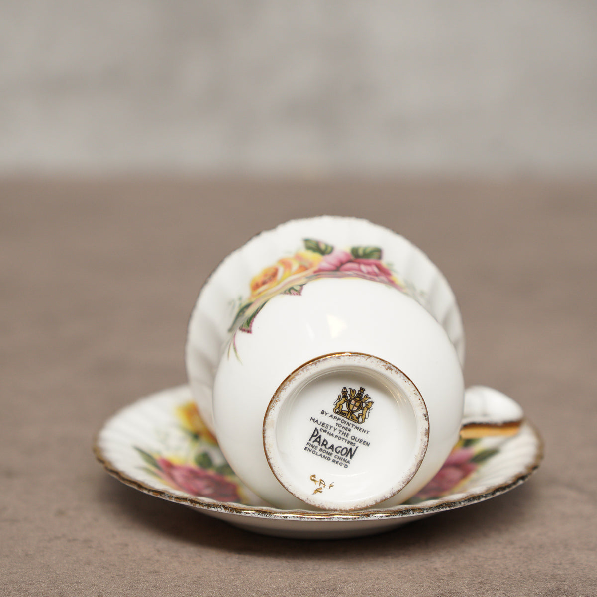 英國Paragon"雙色玫瑰"手工噴金細骨瓷杯組