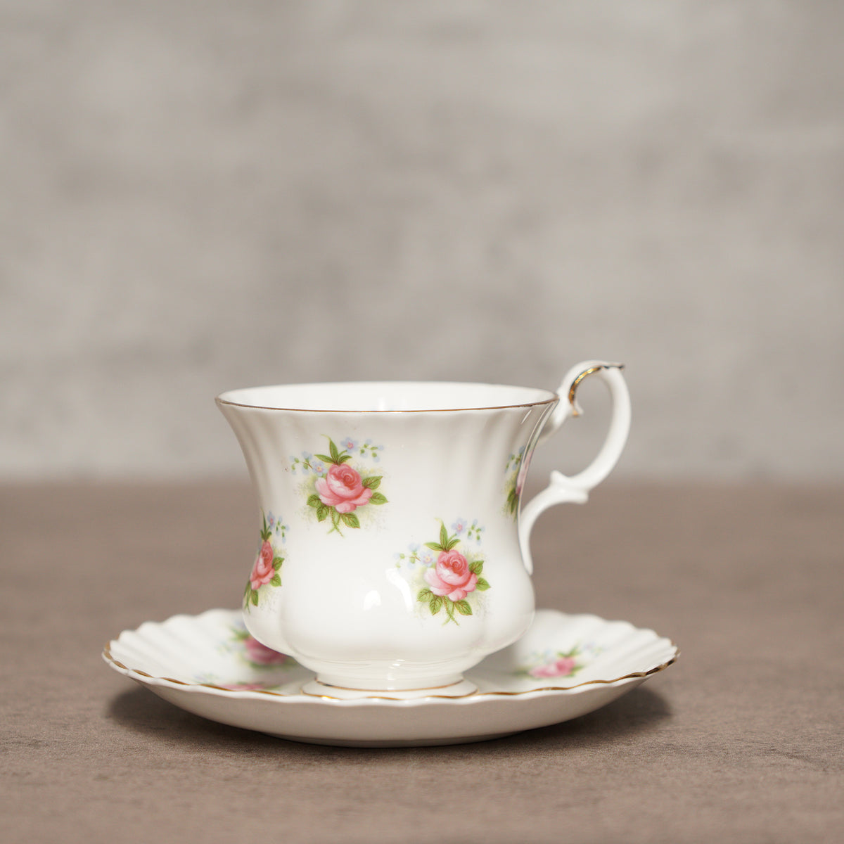 英國Royal Albert"勿忘我玫瑰"22k金His &amp; Hers骨瓷杯組