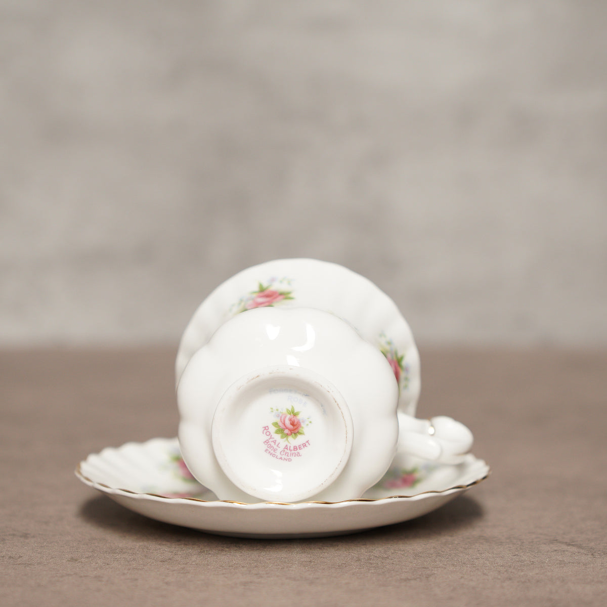 英國Royal Albert"勿忘我玫瑰"22k金His &amp; Hers骨瓷杯組