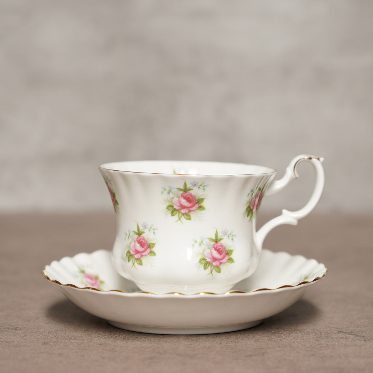 英國Royal Albert"勿忘我玫瑰"22k金His &amp; Hers骨瓷杯組
