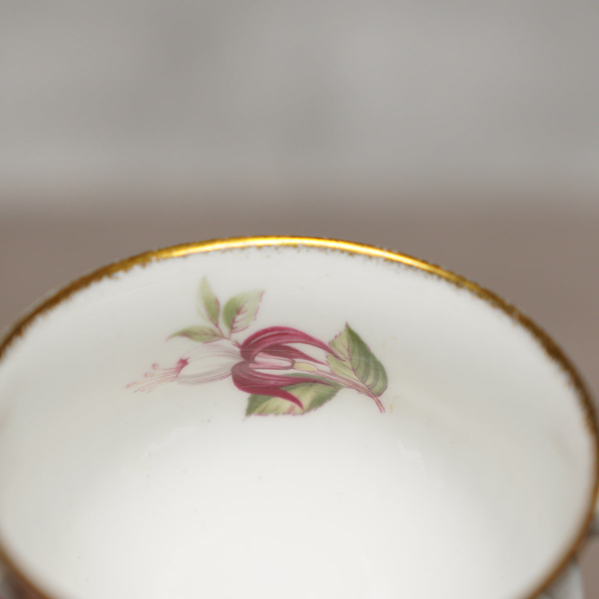 英國Elizabethan"吊鐘花"手工描金細骨瓷杯組