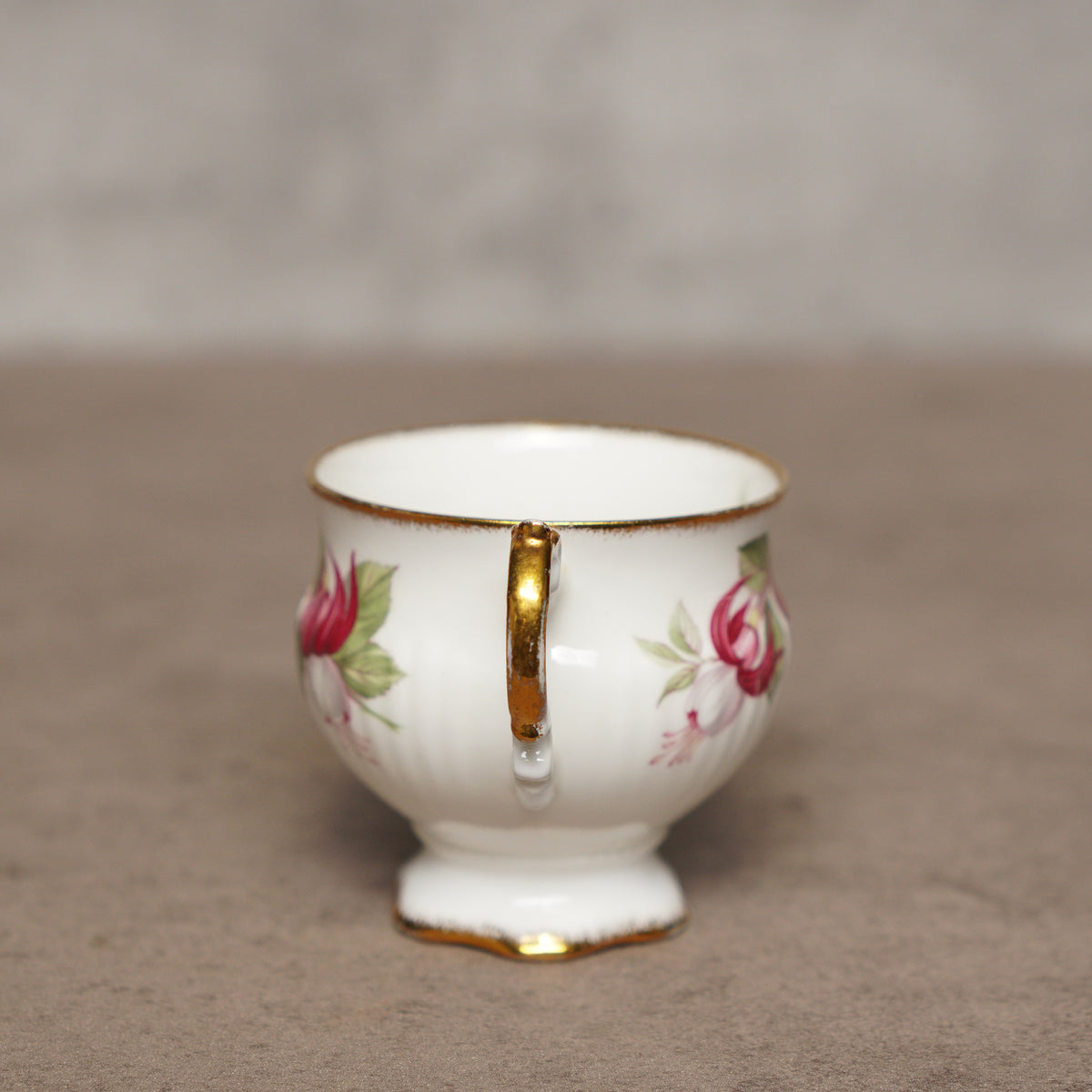 英國Elizabethan"吊鐘花"手工描金細骨瓷杯組