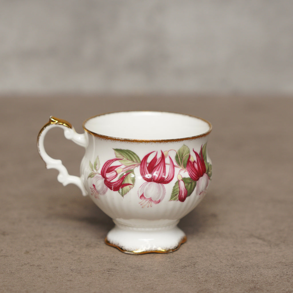 英國Elizabethan"吊鐘花"手工描金細骨瓷杯組