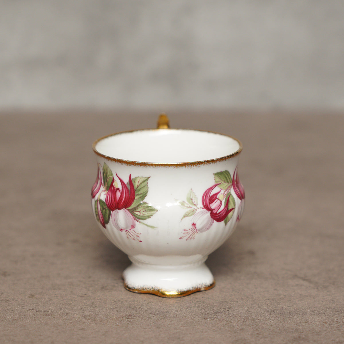 英國Elizabethan"吊鐘花"手工描金細骨瓷杯組