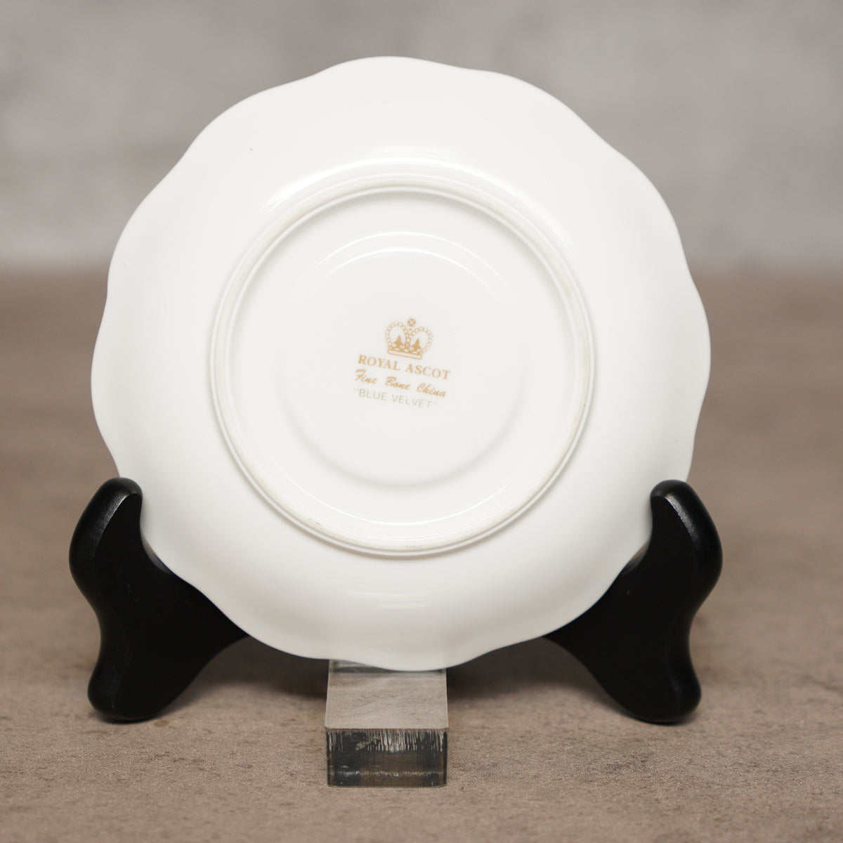 英國Royal Ascot "非洲紫羅蘭"描金細骨瓷杯組