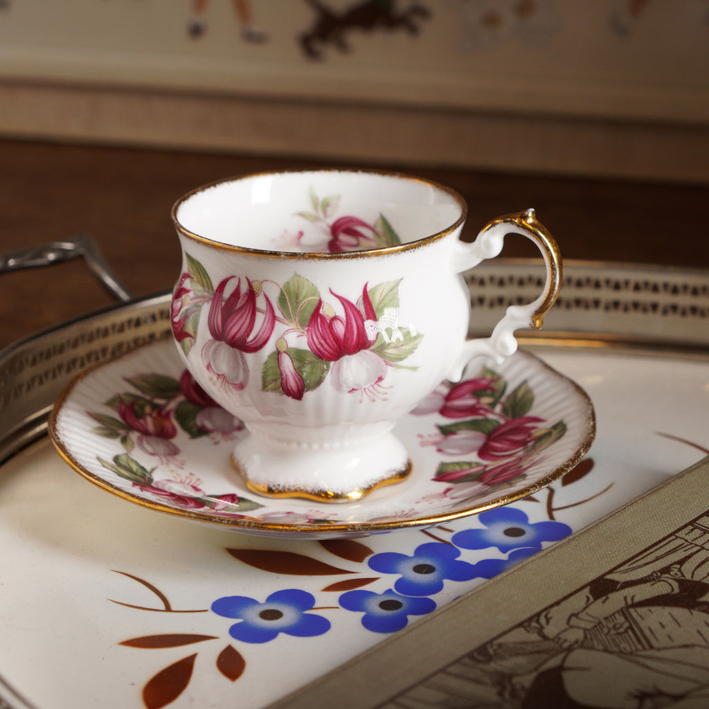 英國Elizabethan"吊鐘花"手工描金細骨瓷杯組