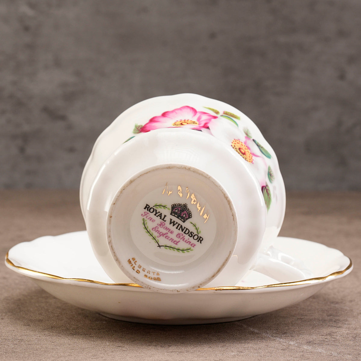 英國Royal Windsor"野玫瑰"細骨瓷茶杯組