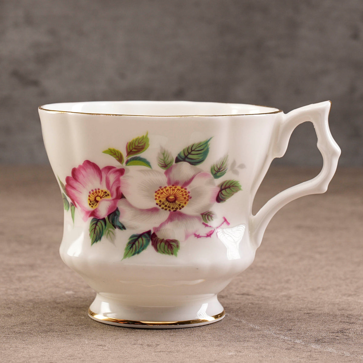英國Royal Windsor"野玫瑰"細骨瓷茶杯組