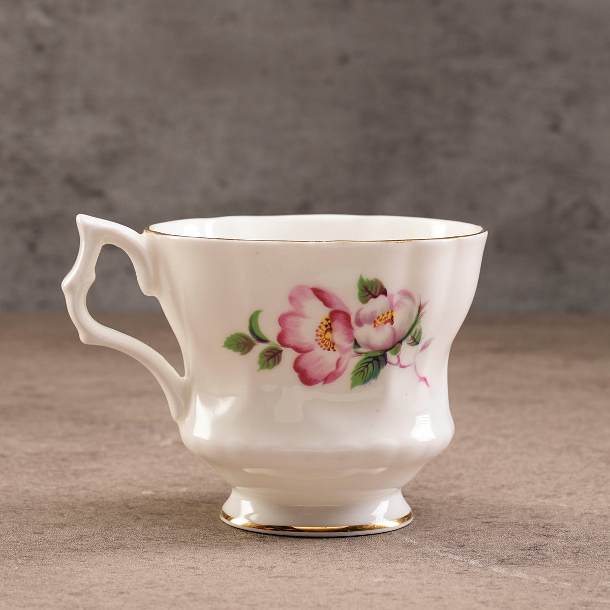 英國Royal Windsor"野玫瑰"細骨瓷茶杯組